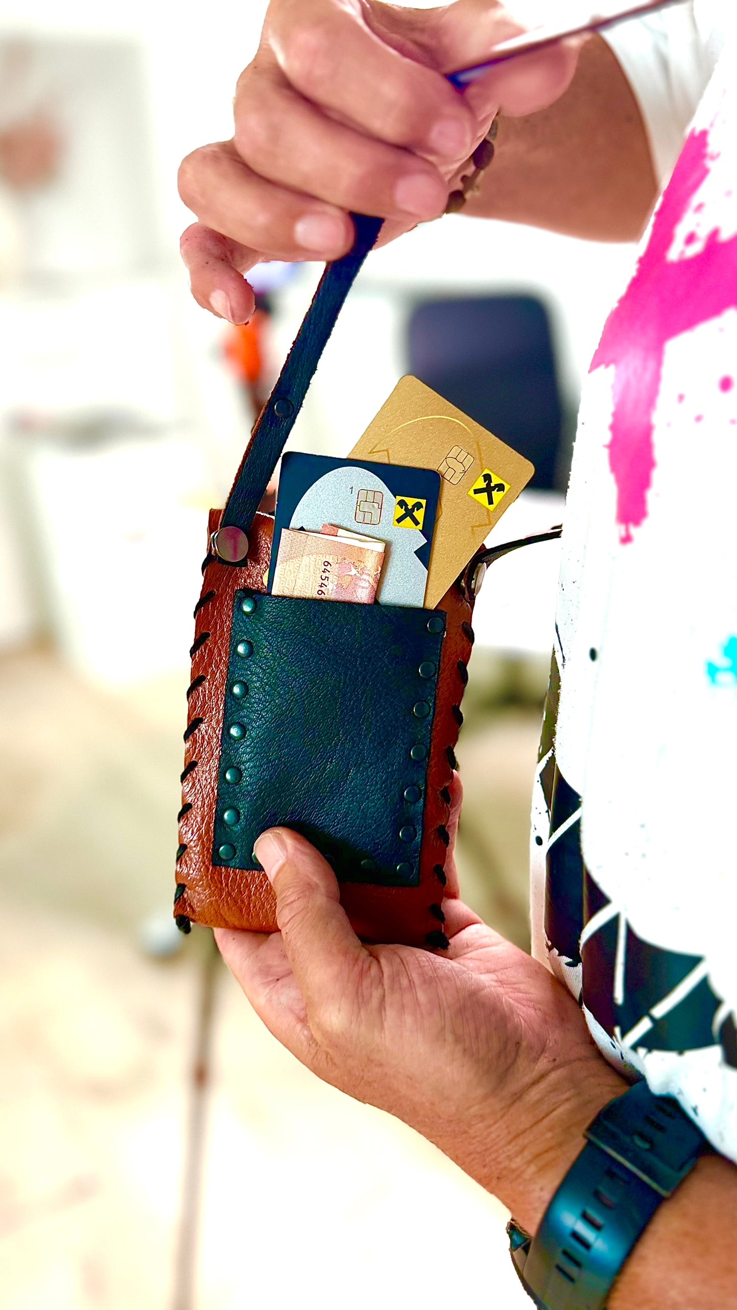 HANDY -Umhängetasche aus echtem Hirschleder, braun