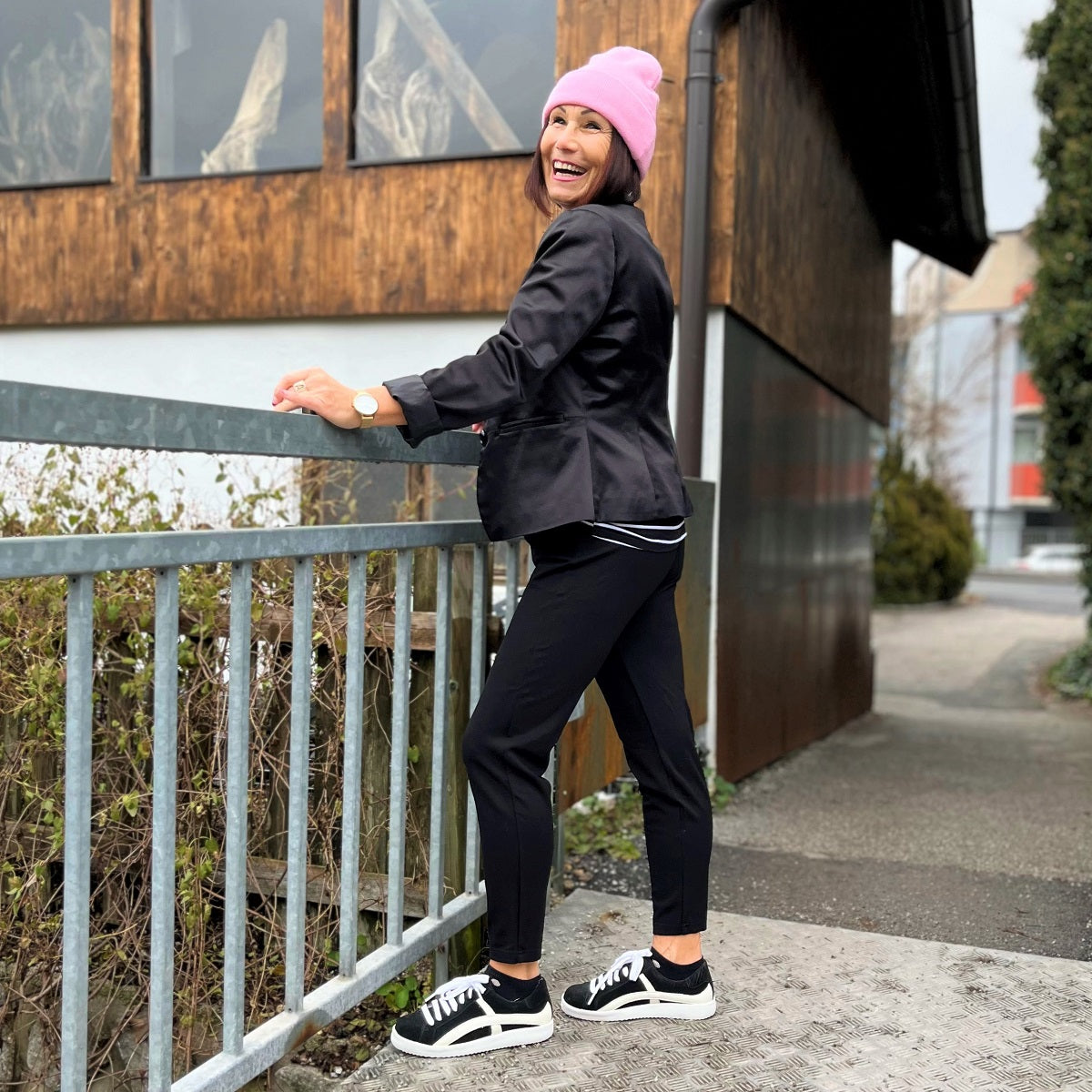 NORA Damen Sneaker – Weite H, Echtleder, Schwarz