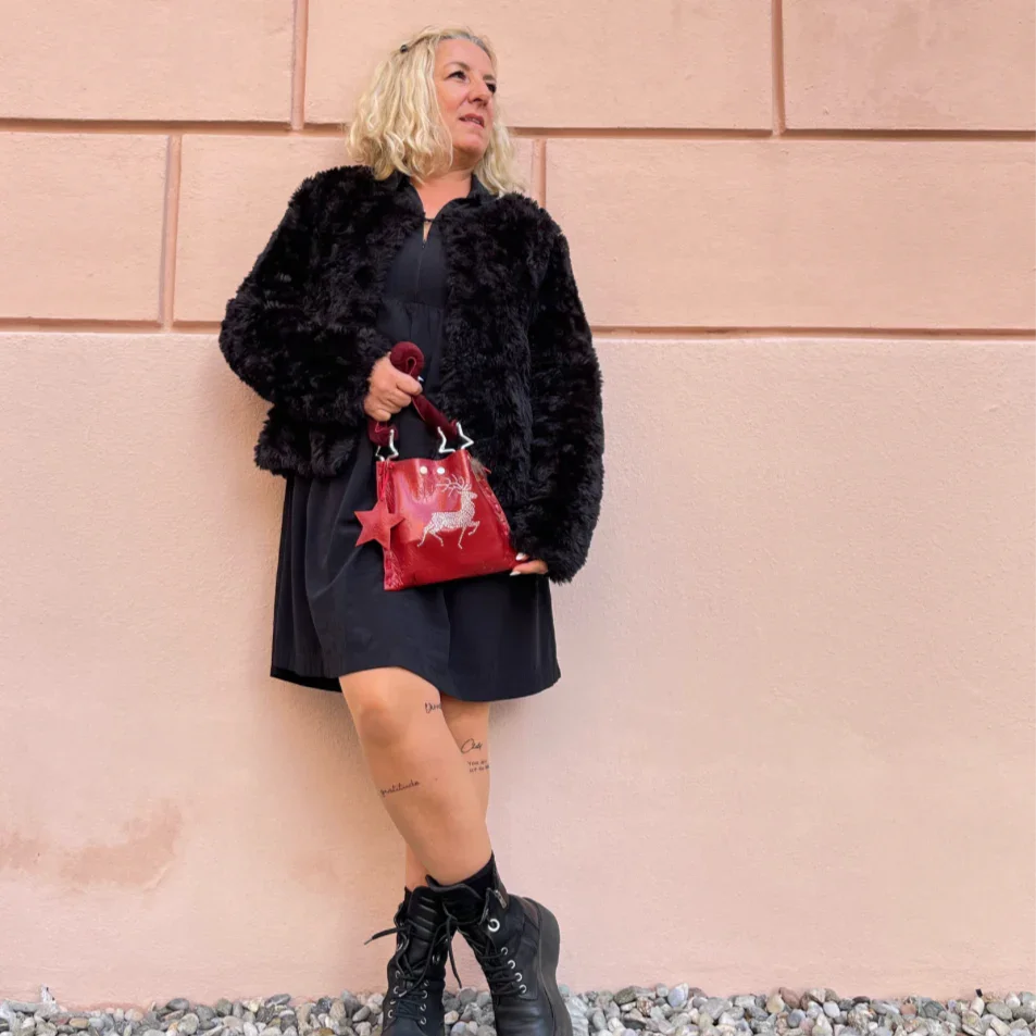 MINI BAG – Echtleder, kurzer Griff, Upcycling, Weinrot