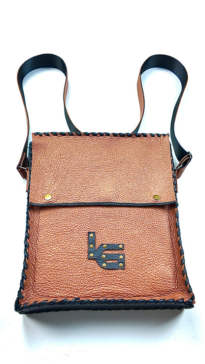Handgemachte Unisex-Ledertasche aus echtem Hirschleder!
